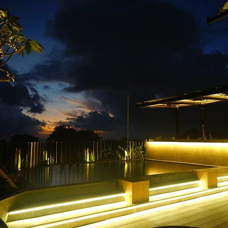 Borough Capsule Hostel Bali Legian Buitenkant foto