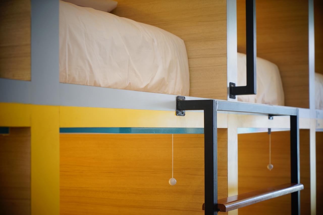 Borough Capsule Hostel Bali Legian Buitenkant foto