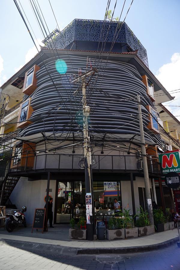 Borough Capsule Hostel Bali Legian Buitenkant foto