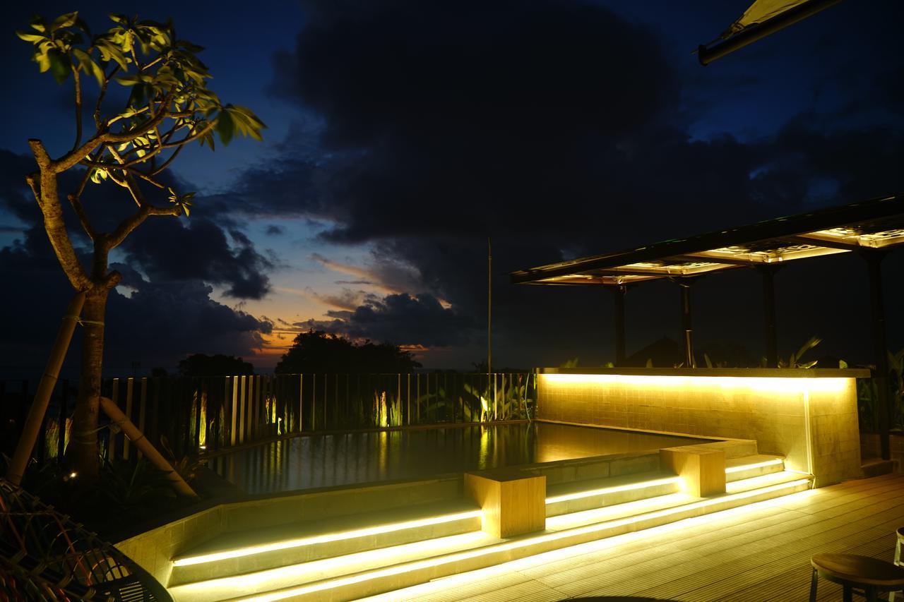 Borough Capsule Hostel Bali Legian Buitenkant foto