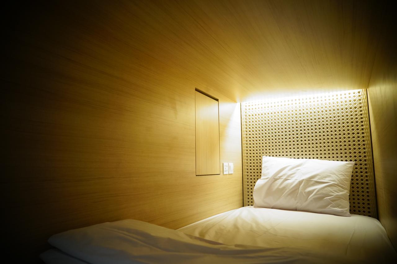 Borough Capsule Hostel Bali Legian Buitenkant foto