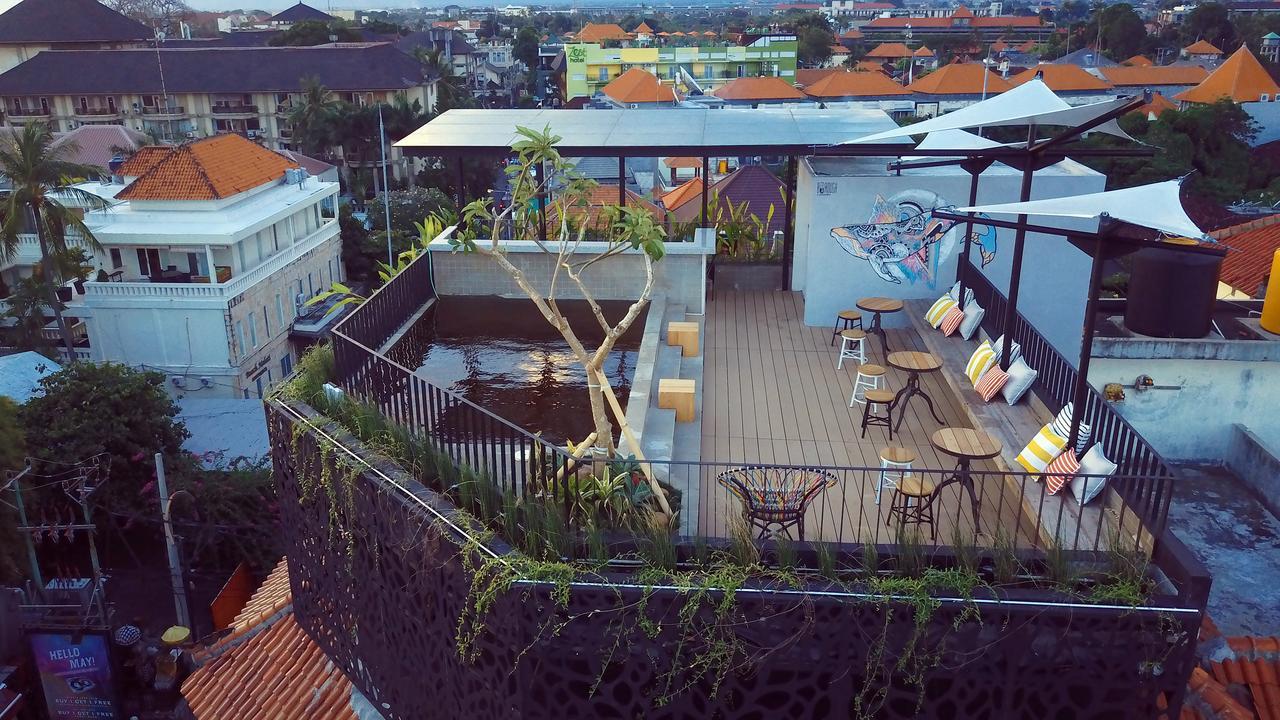 Borough Capsule Hostel Bali Legian Buitenkant foto