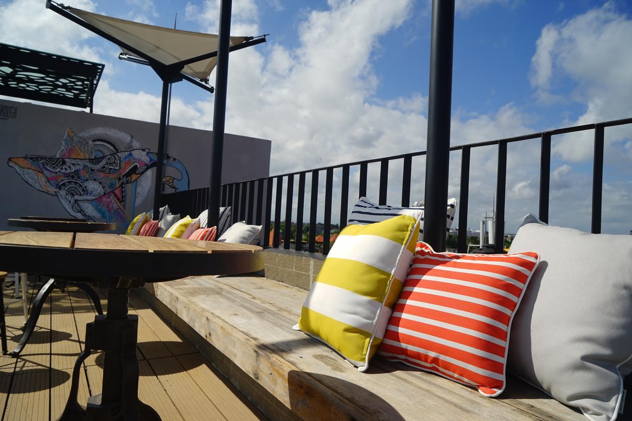 Borough Capsule Hostel Bali Legian Buitenkant foto