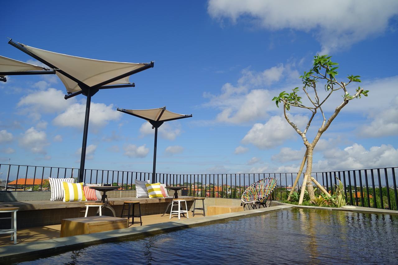 Borough Capsule Hostel Bali Legian Buitenkant foto
