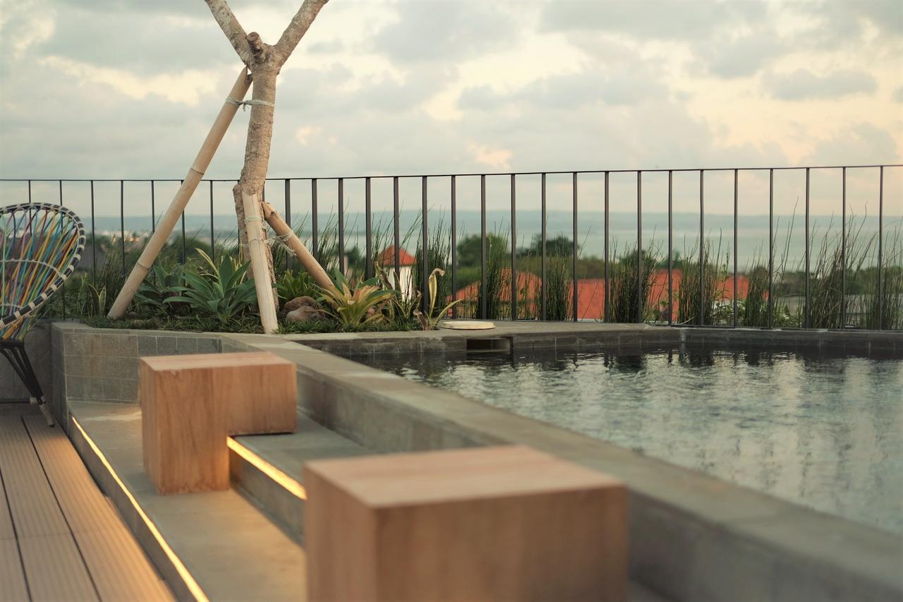 Borough Capsule Hostel Bali Legian Buitenkant foto