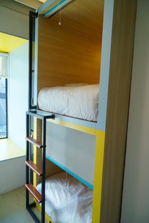 Borough Capsule Hostel Bali Legian Buitenkant foto
